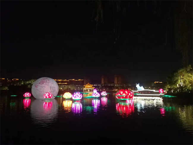 曲江池中秋水(shuǐ)上(shàng)蓮花(huā)